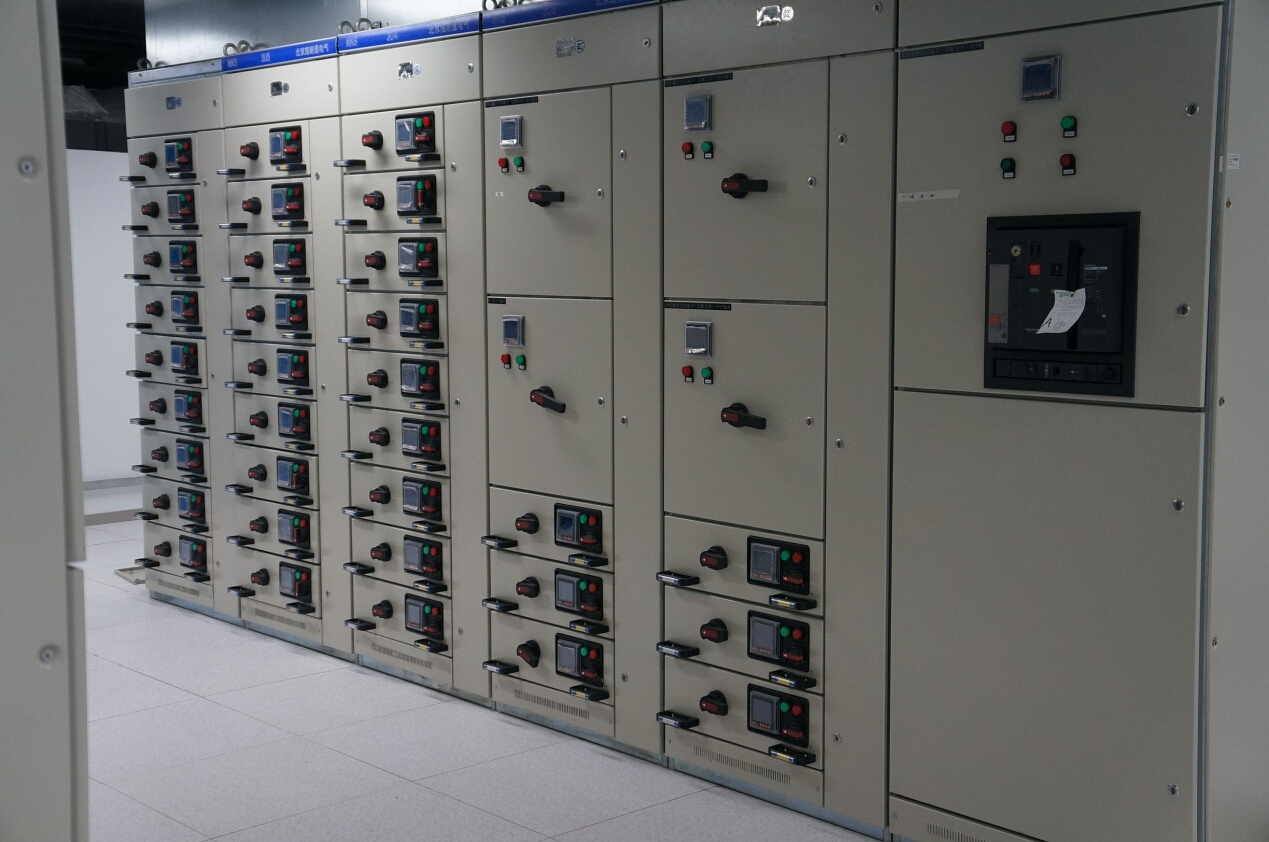 采用双路市电、UPS、确保草莓APP污在线观看下载设备稳定运行